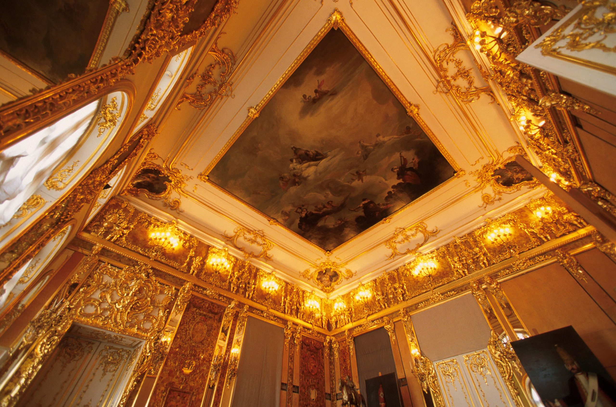 The Lost Treasure of the Amber Room: A Journey Through History and War