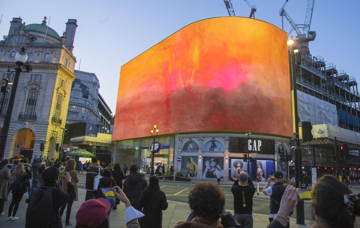 British Painter Frank Bowling’s First Digital Artwork, an Evocative Play on Shade, Lights Up London’s Piccadilly Circus