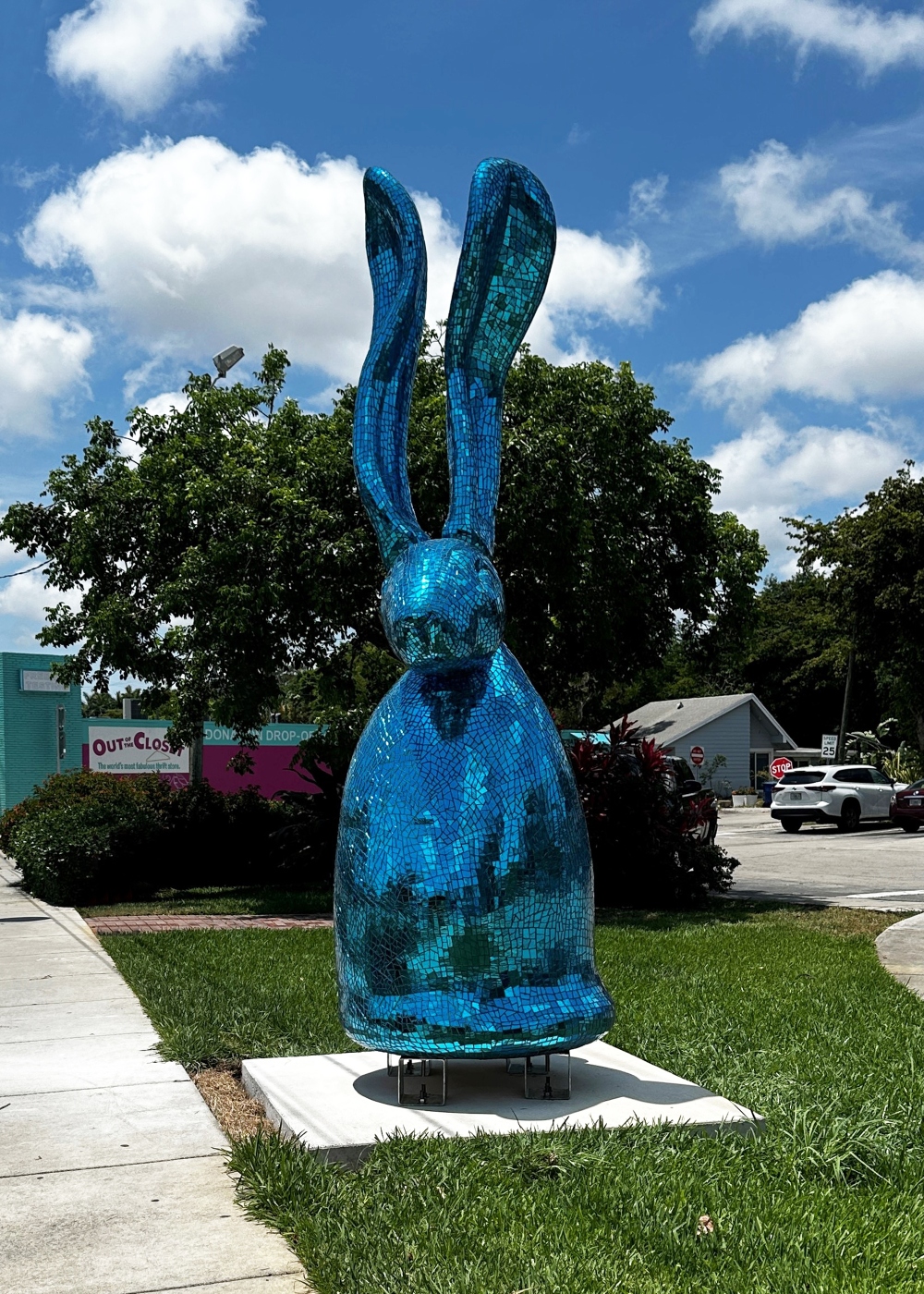 A Disgruntled Florida Man Just Plowed His Car Into a $200,000 Blue Bunny Sculpture—His Second Time Vandalizing Public Art