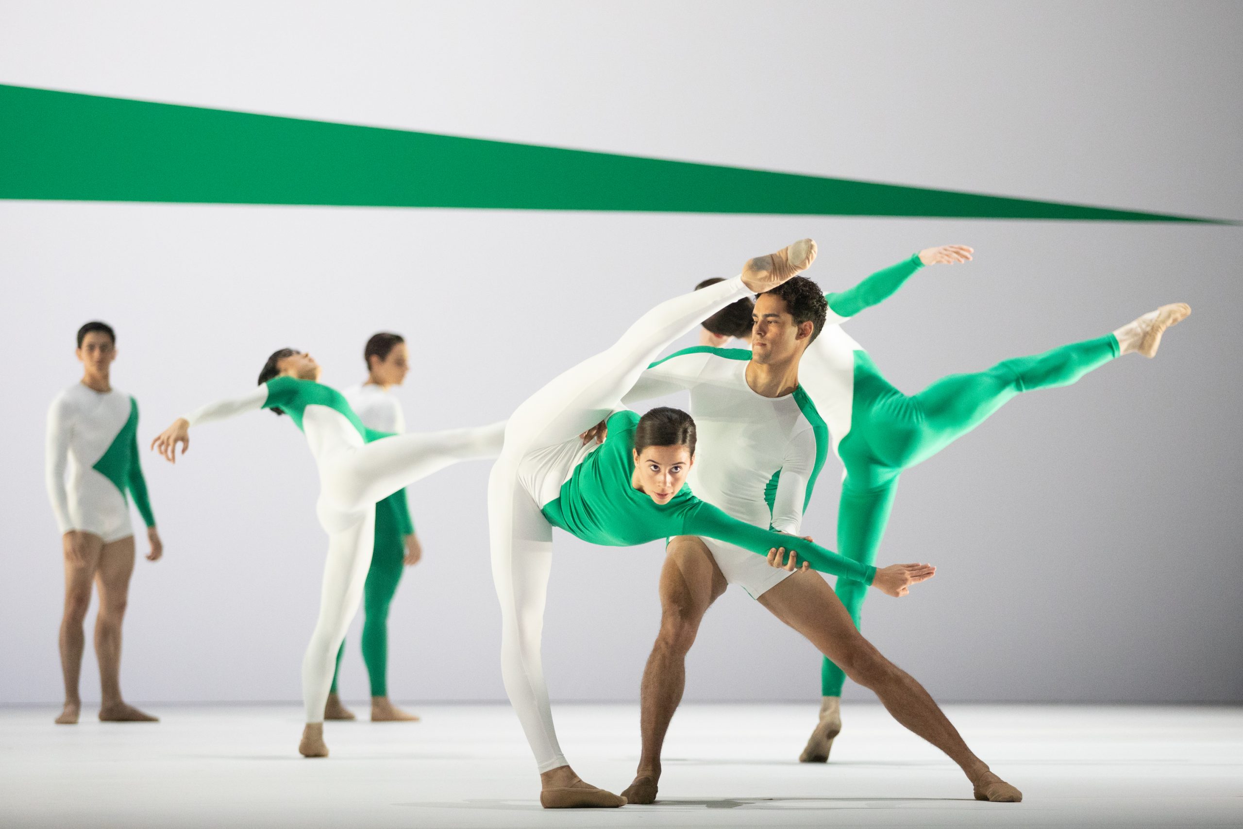 One of Artist Carmen Herrera's Final Bold, Minimalist Works Takes Center Stage in a Royal Ballet Production - Vimarsana News