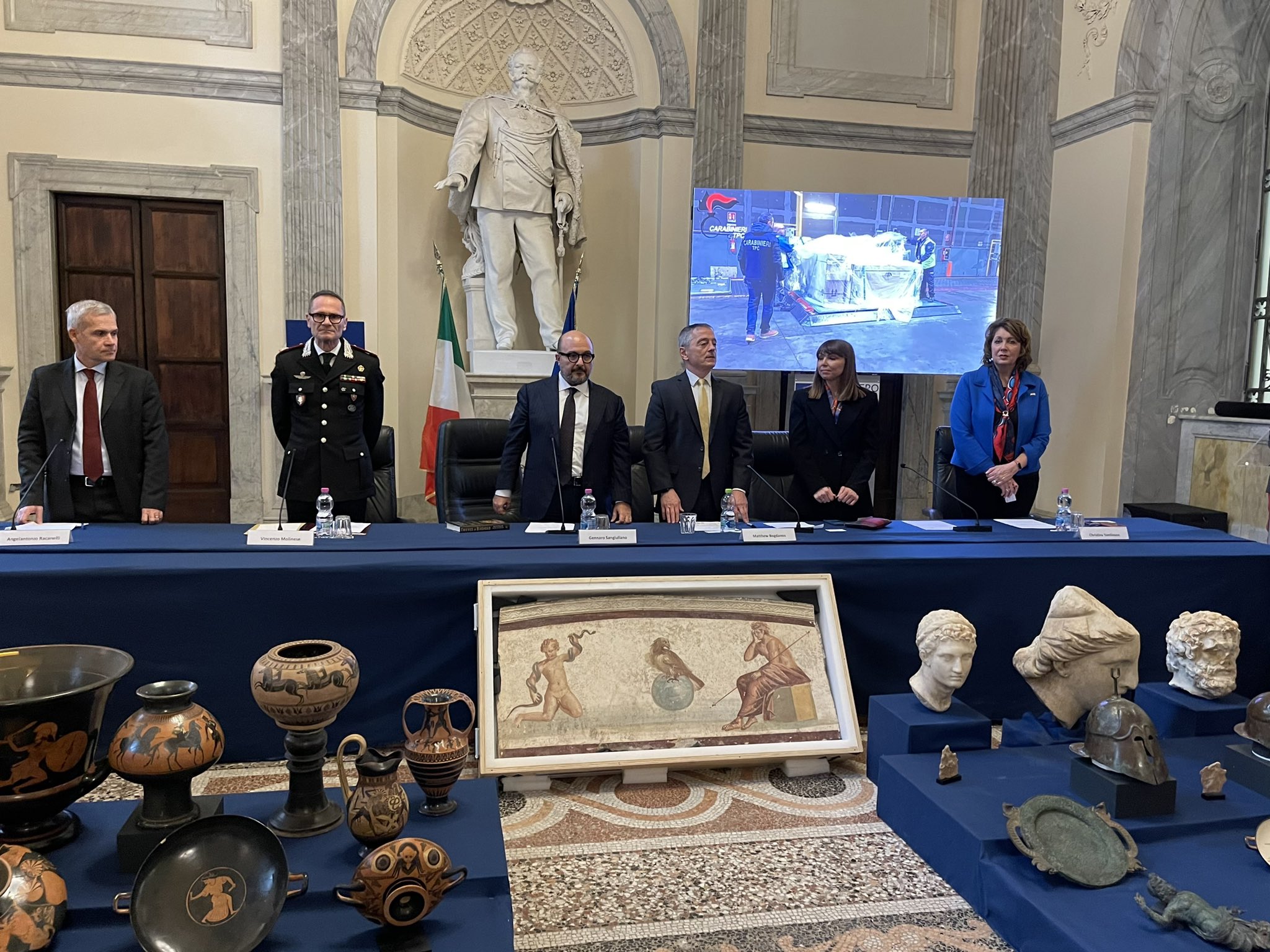 Un «buen porcentaje» de artefactos antiguos devueltos recientemente a Italia son falsificaciones, según un anticuario.