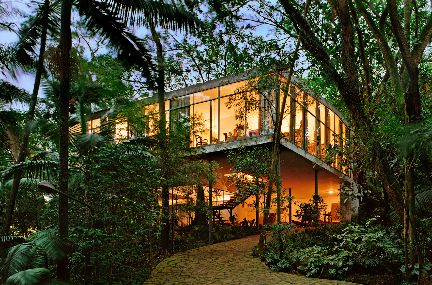 Bottega Veneta Celebrated Its 10th Anniversary in Brazil With a Rare Art Takeover of Lina Bo Bardi's Modernist 'Glass House' - Vimarsana News