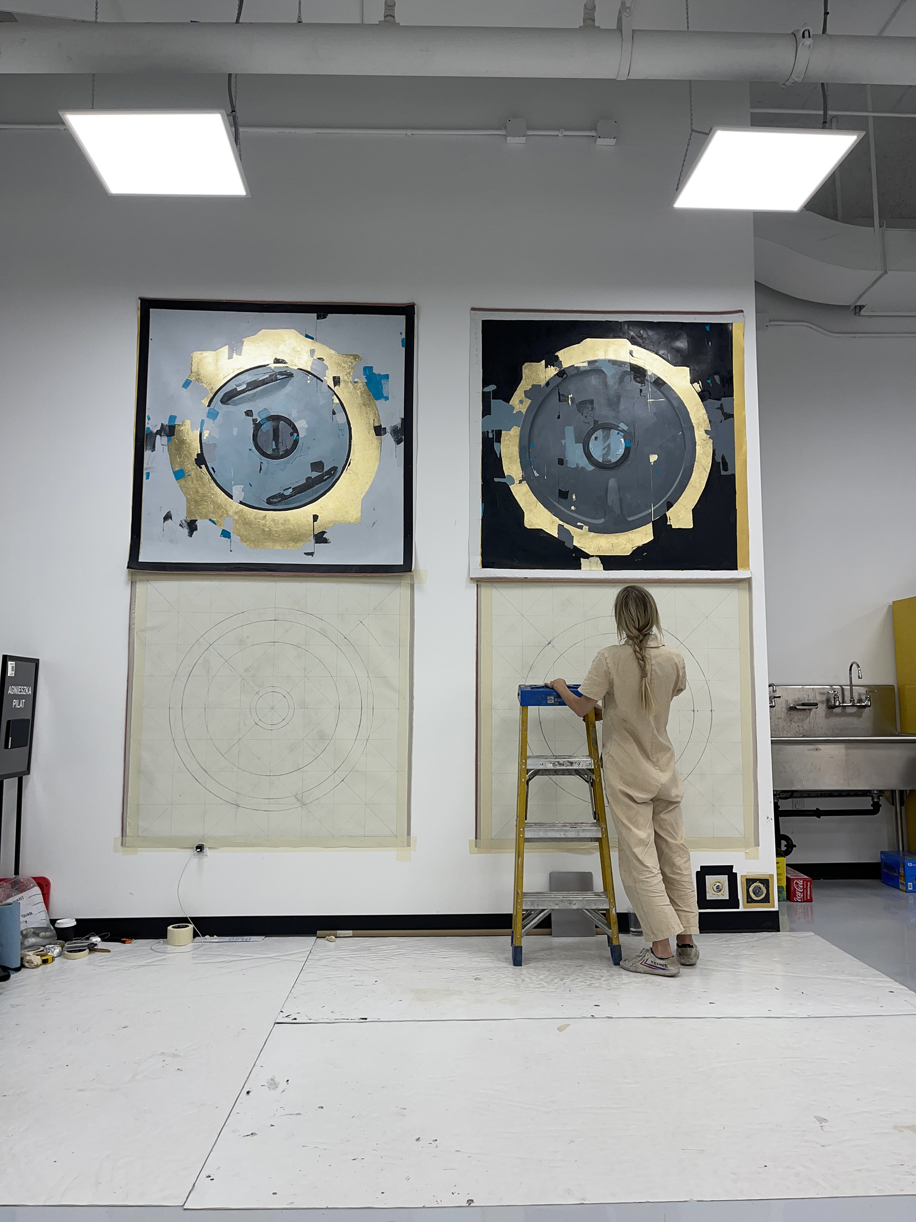 Zajrzyj do rezydencji artystycznej Agnieszki Pilat w SpaceX, gdzie maluje religijne portrety włazu rakiety