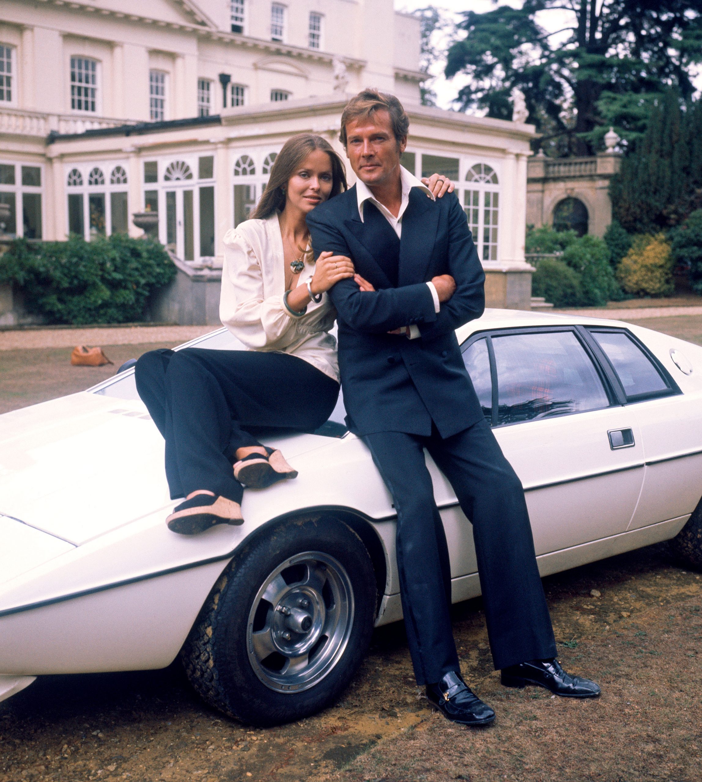 Live and Let Buy: Roger Moore’s ‘James Bond’ Collection Heads to ...