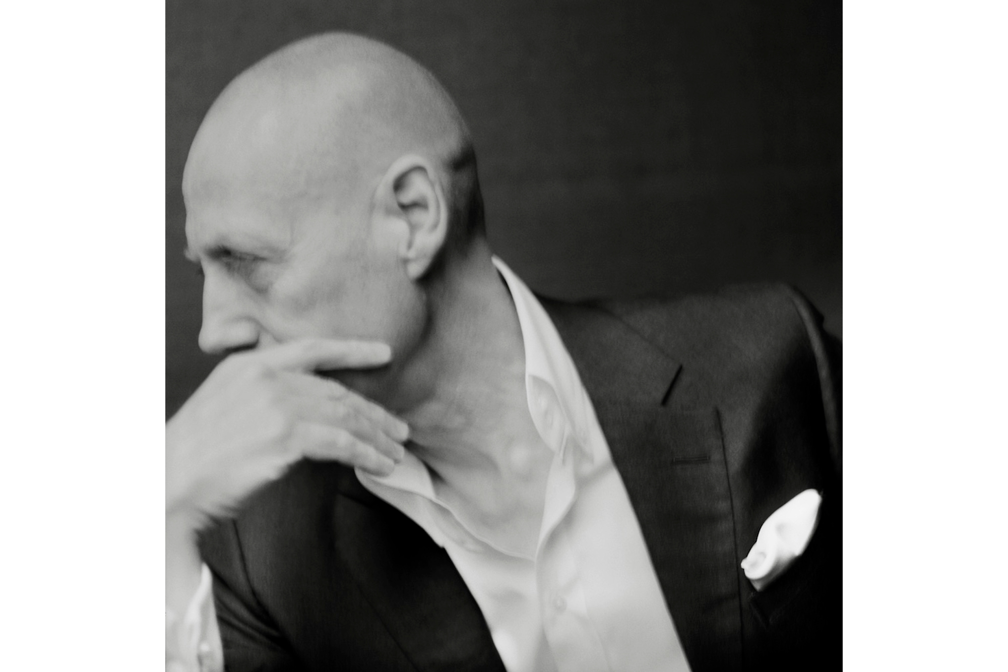 Nick Knight 谈影子禁令、人工智能艺术以及为什么 2024 年是创意突破的一年 Nick Knight 谈影子禁令、人工智能艺术以及为什么 2024 年是创意突破的一年