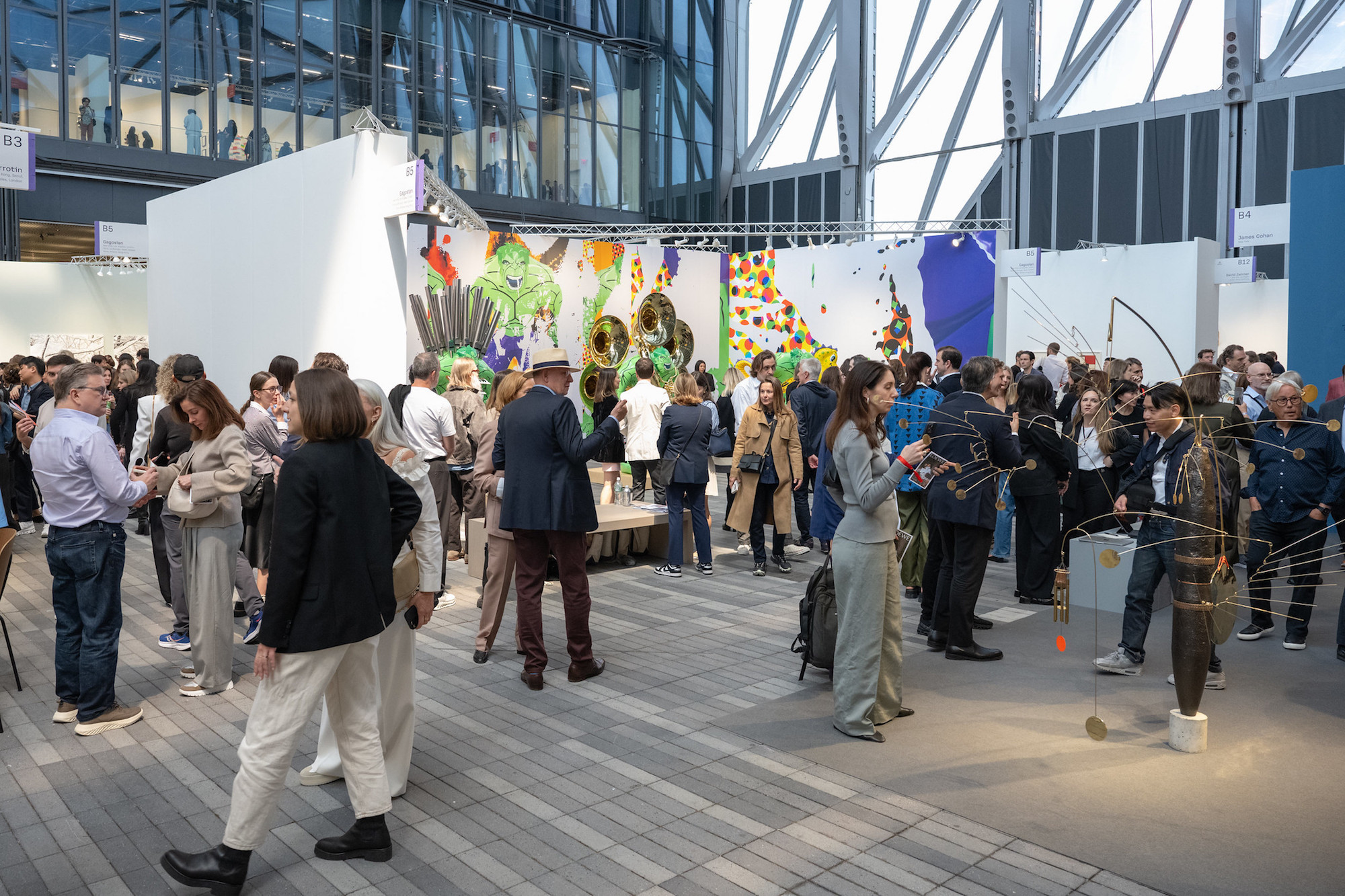 $3 Million Jeff Koons Hulk Sells on Buoyant First Day at Frieze New York
