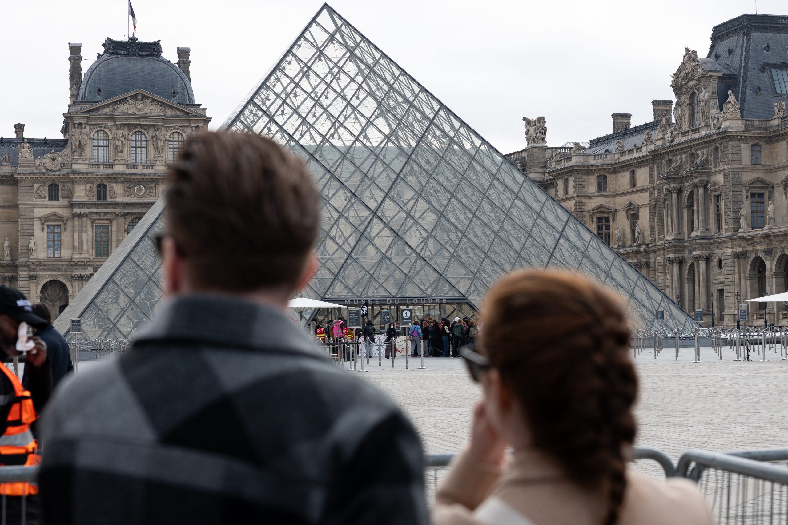 Image accompanying source report: Protests Loom, Paris Art World Goes Dark: Fairs, Museums and Galleries Publish Weekend Closure Lists